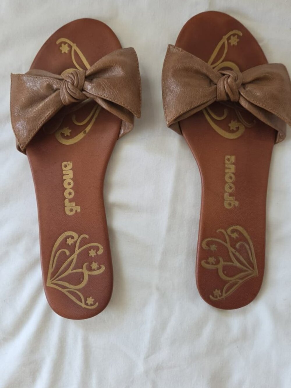Groove sandals, women's size 8